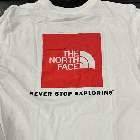 North face men’s long sleeve tshirt. Size medium. Red Box Logo on reverse - Picture 3 of 4